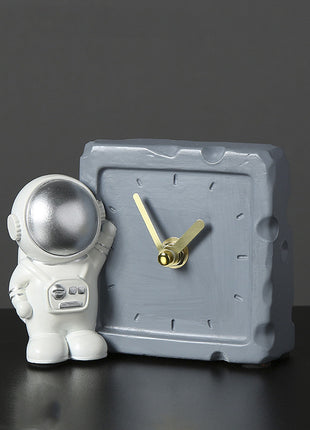 Astronaut Kids' Bookshelf ⭐