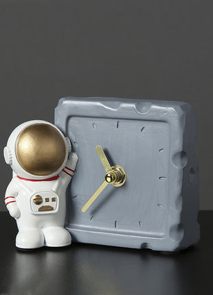 Astronaut Kids' Bookshelf ⭐