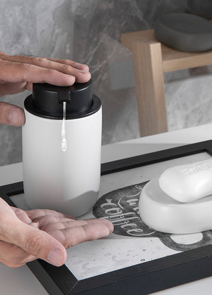 Juego de accesorios de baño negro mate con dispensador de jabón de plástico