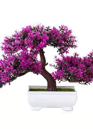 Plantas arbóreas pequeñas artificiales en macetas verdes