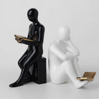 Black and white / People who read books