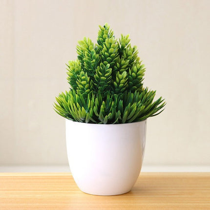 Plantas arbóreas pequeñas artificiales en macetas verdes