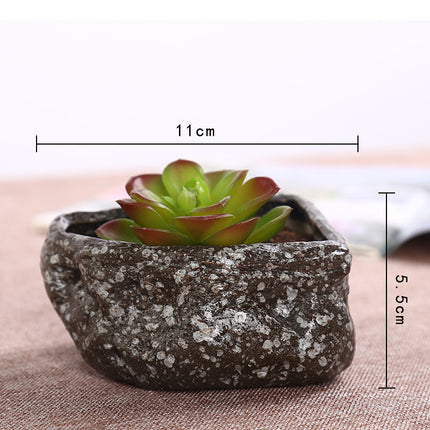 Mini maceta de piedra para suculentas, convertida en una creativa maceta de cerámica verde.