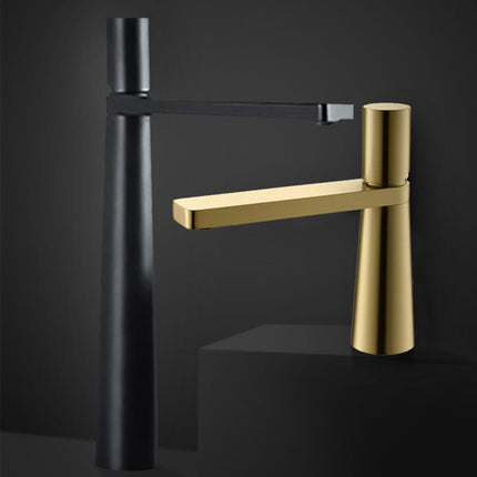 Baño y lavado de manos en el baño